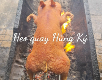 Đặt heo quay cúng ông địa 